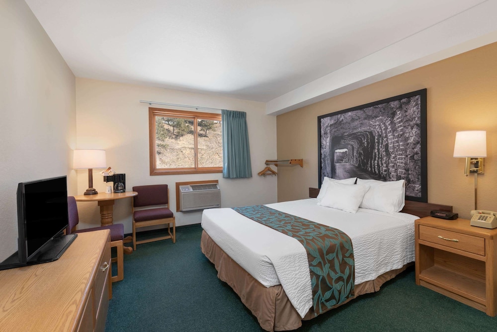 Super 8 by Wyndham Hill City/Mt Rushmore/ Area 7/23