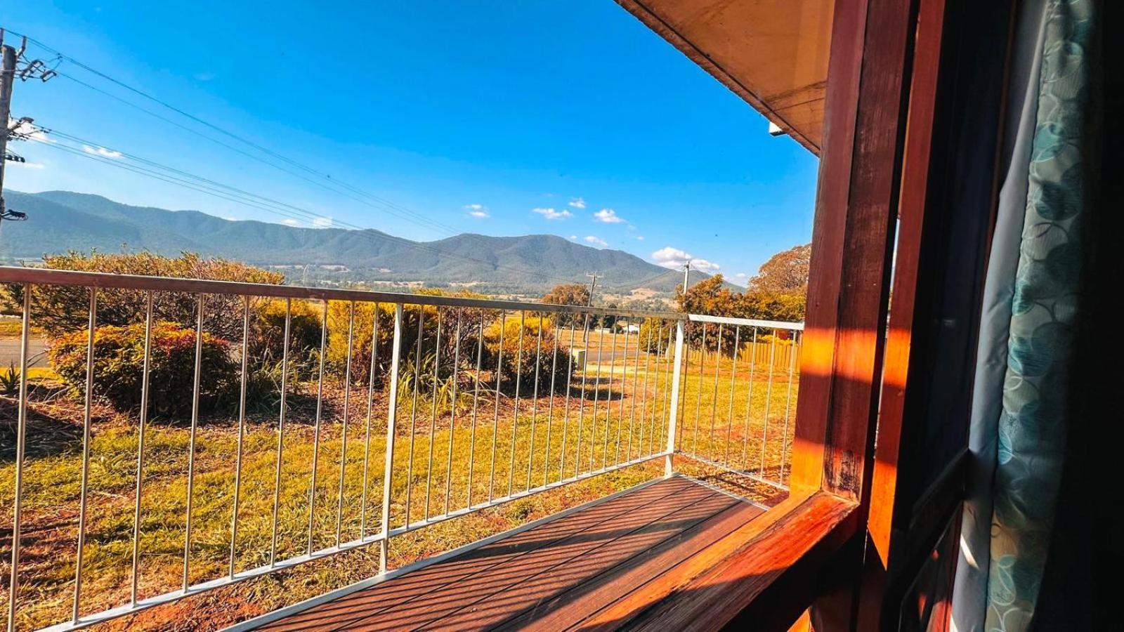 MOUNTAIN CREEK MOTEL 23/50