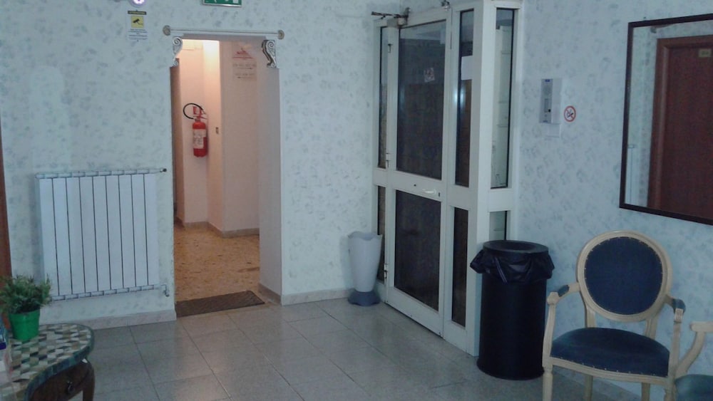 Washington Resi Lucia Hotel 3/36