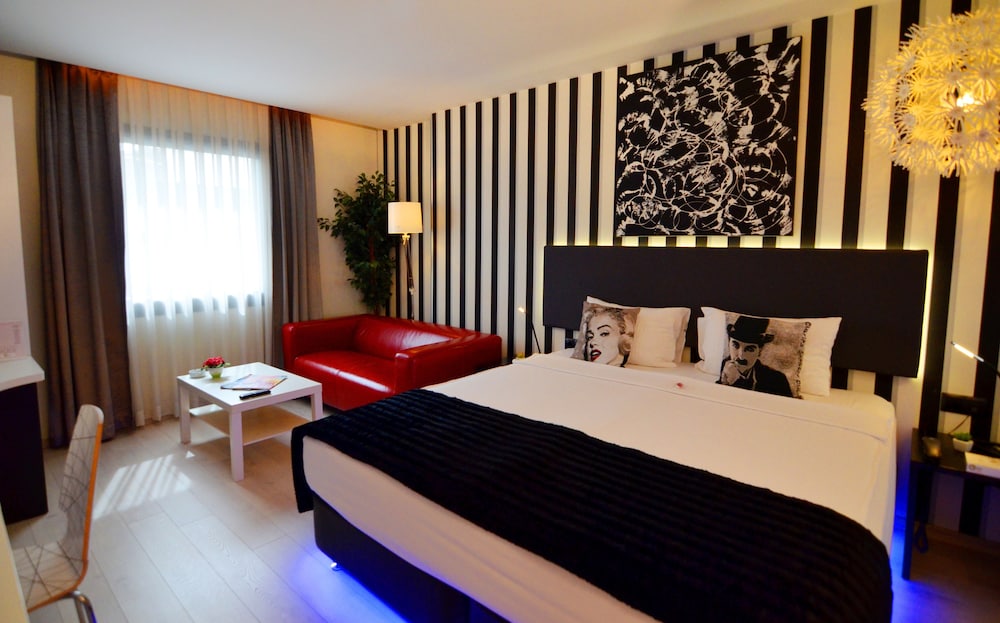 TEMPO FAIR SUITES 17/65