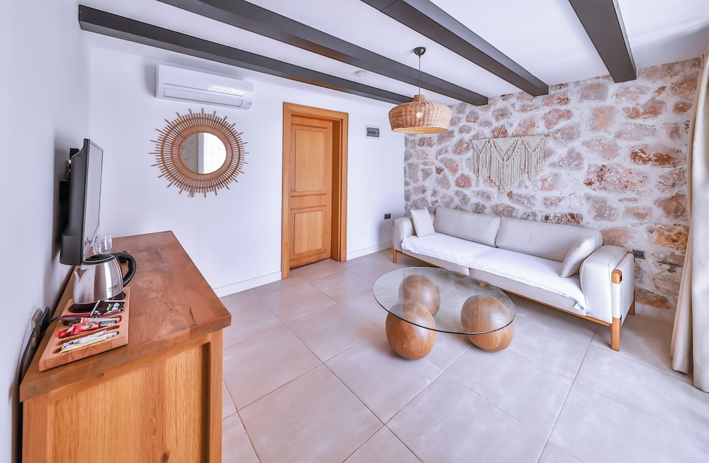 Molino Hotel 8/50