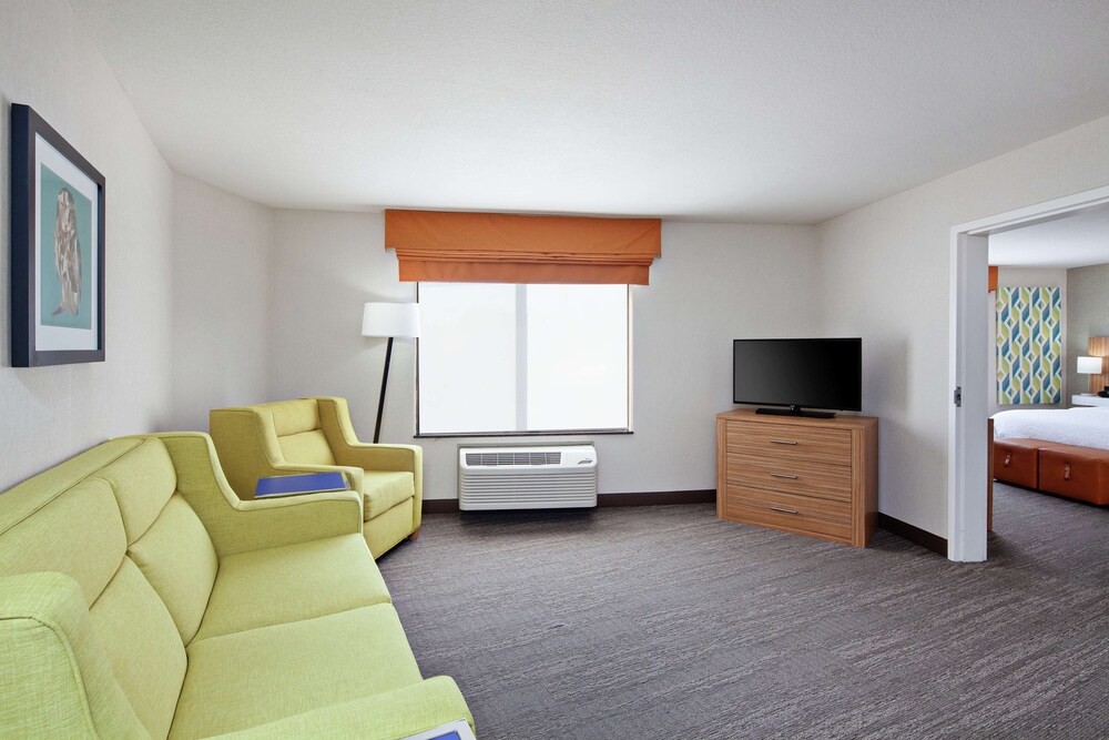 Hampton Inn & Suites Chino Hills 27/34