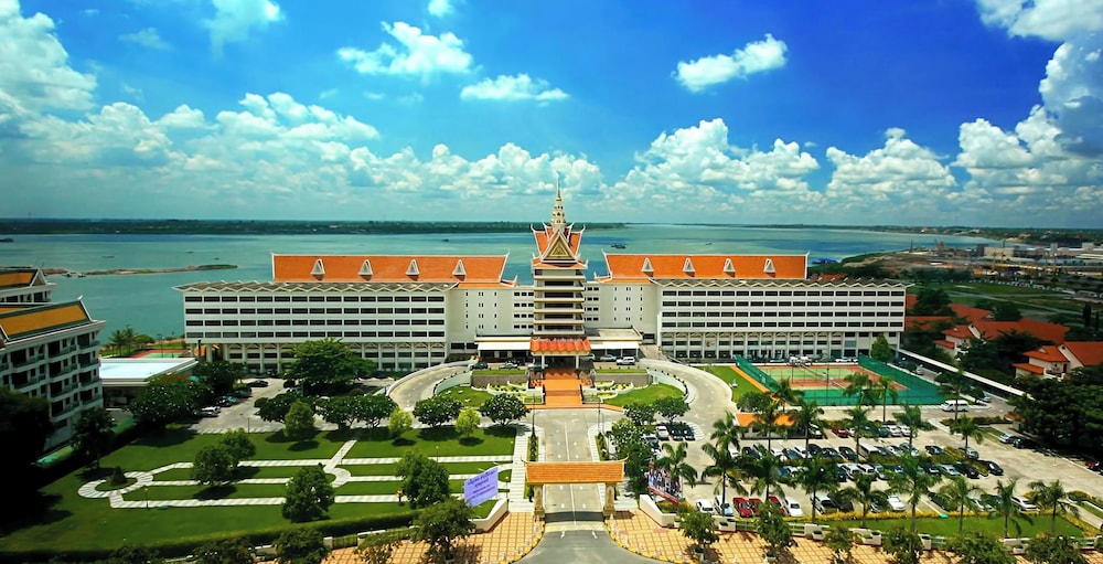 Cambodiana Hotel 48/50