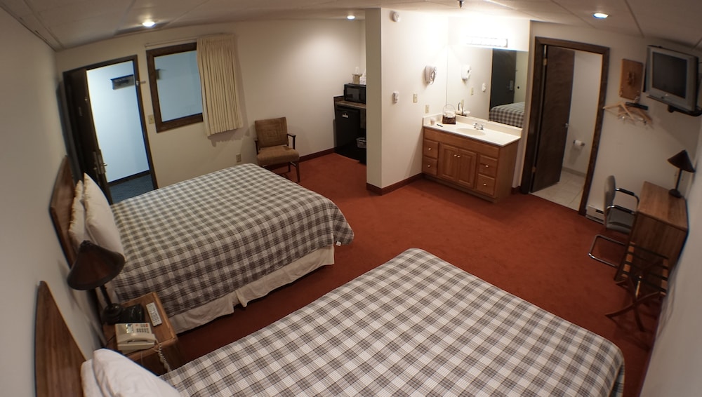RiverBank Lodge 13/34