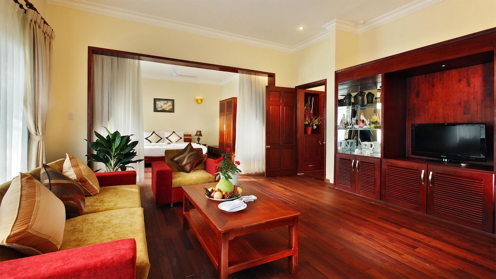 Golden Coast Resort And Spa 31/50