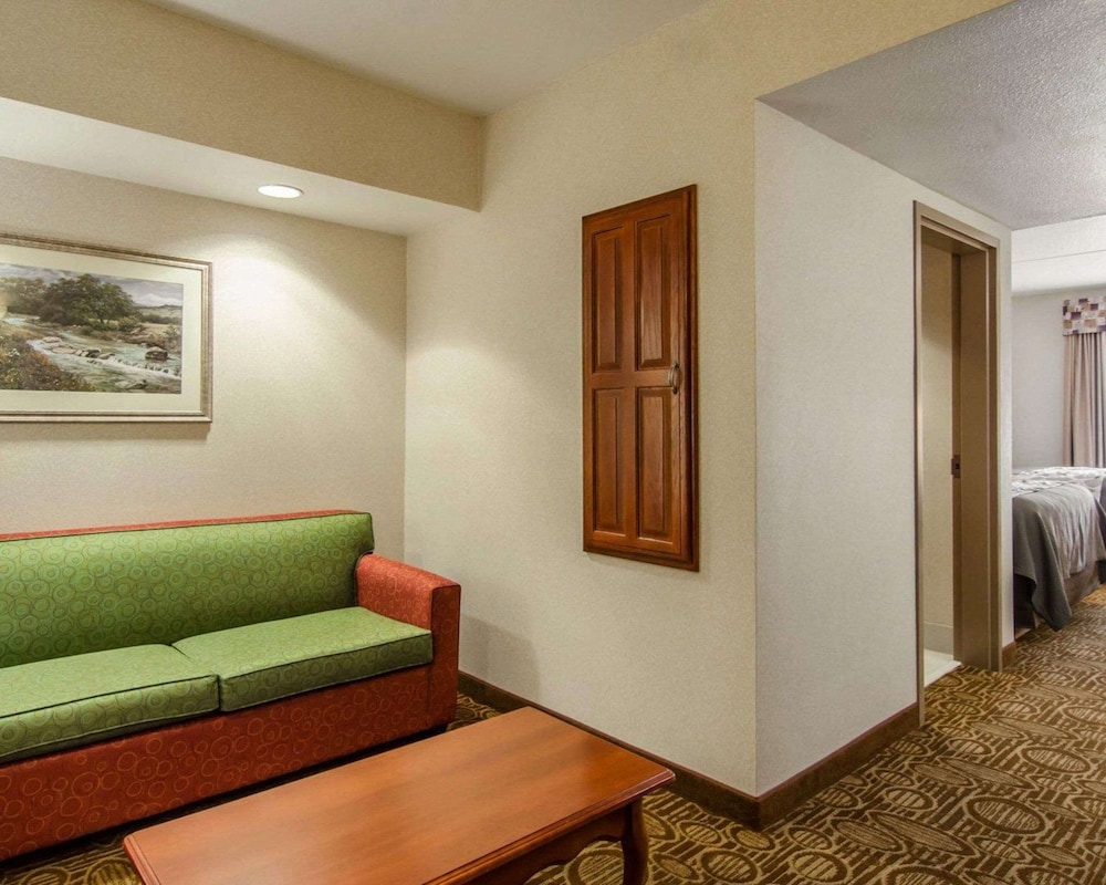 Sleep Inn & Suites Springdale West 18/33