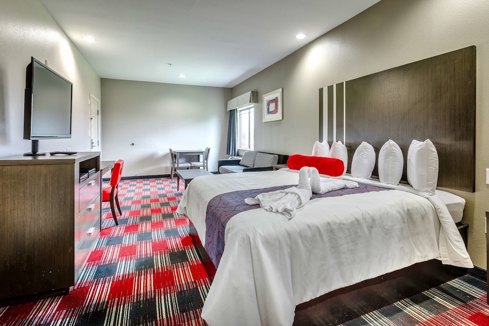 Suite, King Bed, Kitchenette