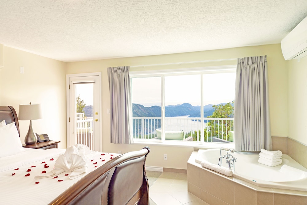 Villa Eyrie Resort 41/44