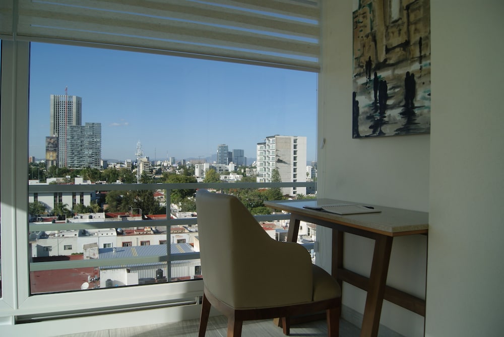 Hotel Velvet Plaza 54/64