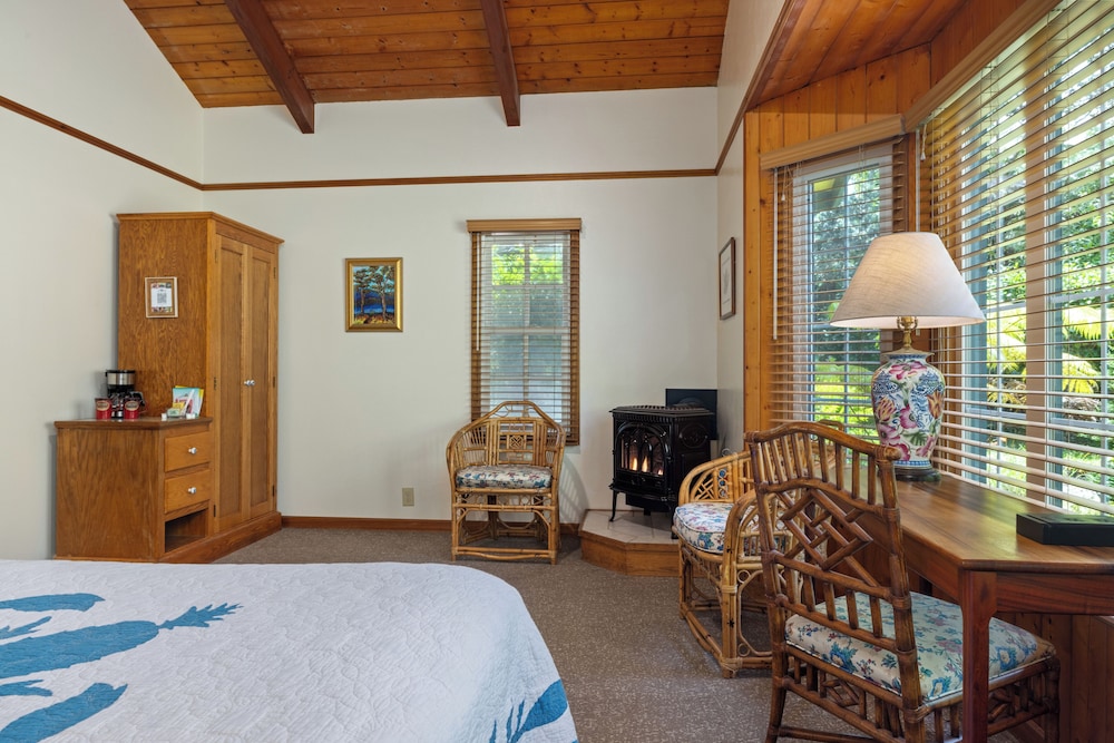 Kilauea Lodge and Restaurant 33/76