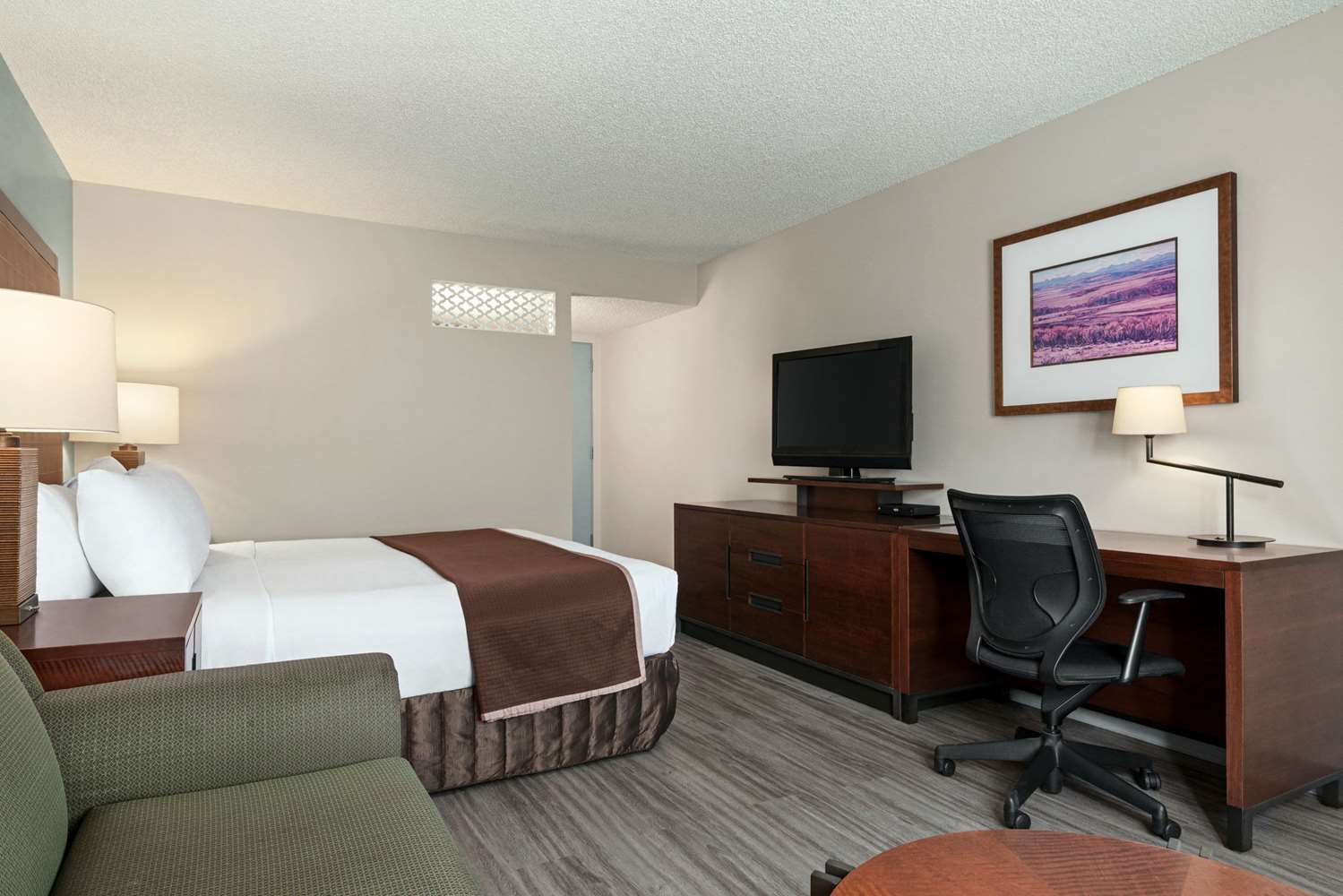Travelodge by Wyndham Calgary South 12/63