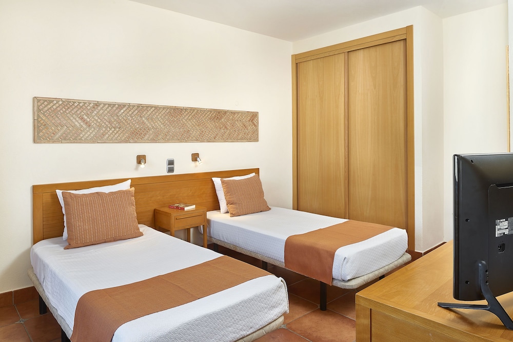 Oceanus Aparthotel 23/63