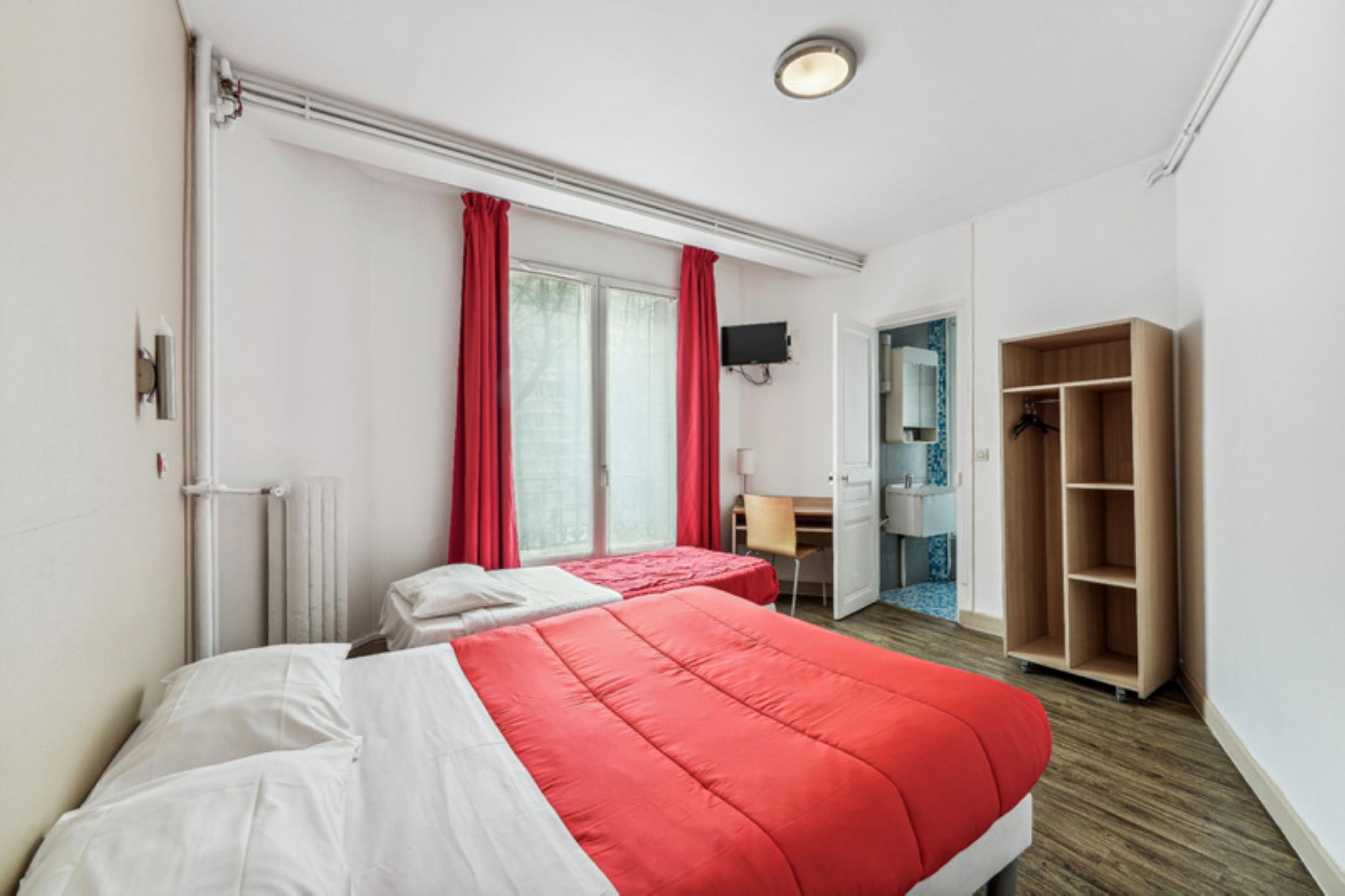 Room, Triple, 1 Double and 1 Single Bed, Private Bathroom