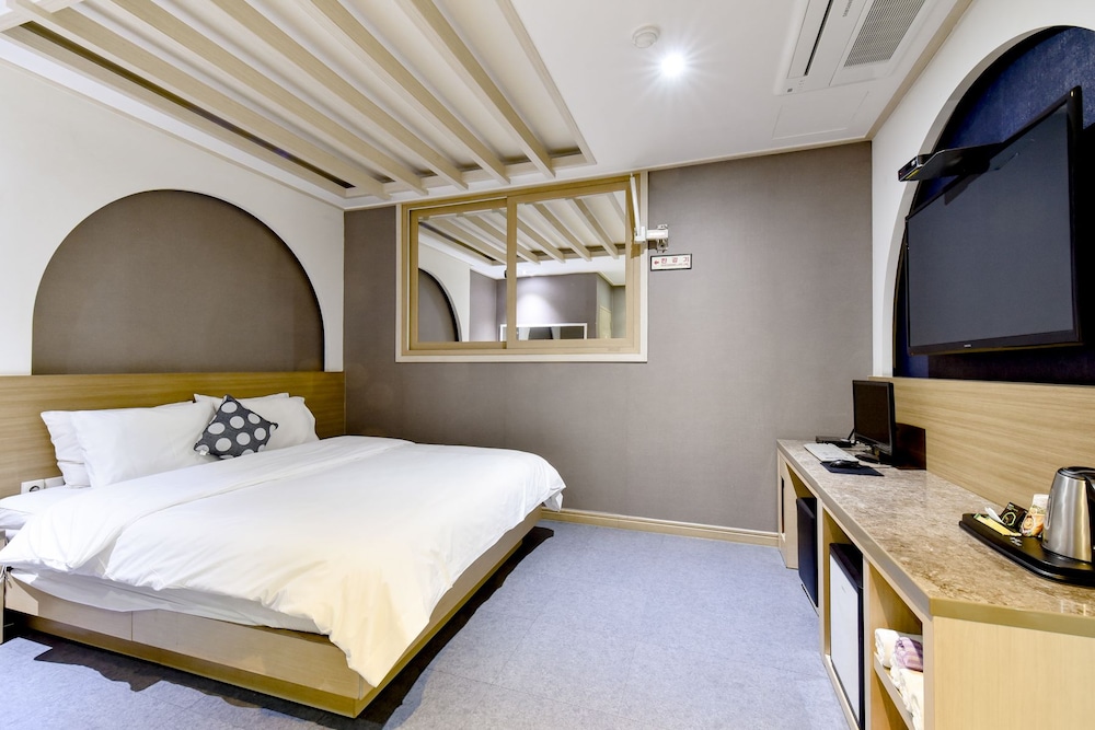 1 Night 2 Days Hotel 11/22