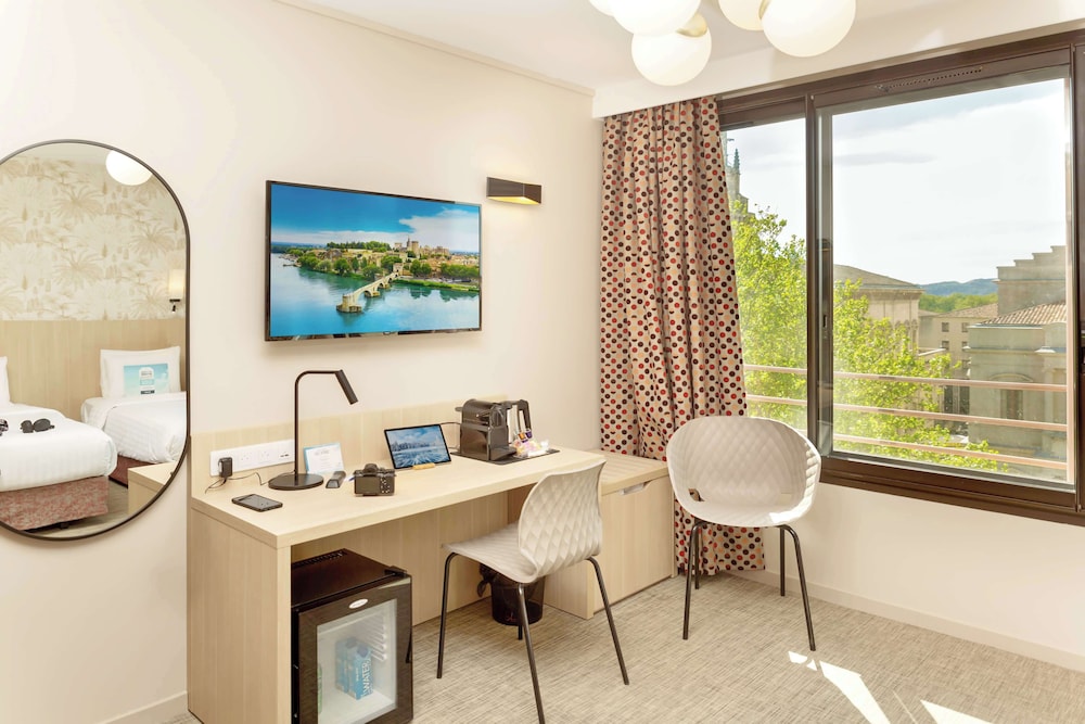 Hotel Kyriad Avignon Palais des Papes 50/73