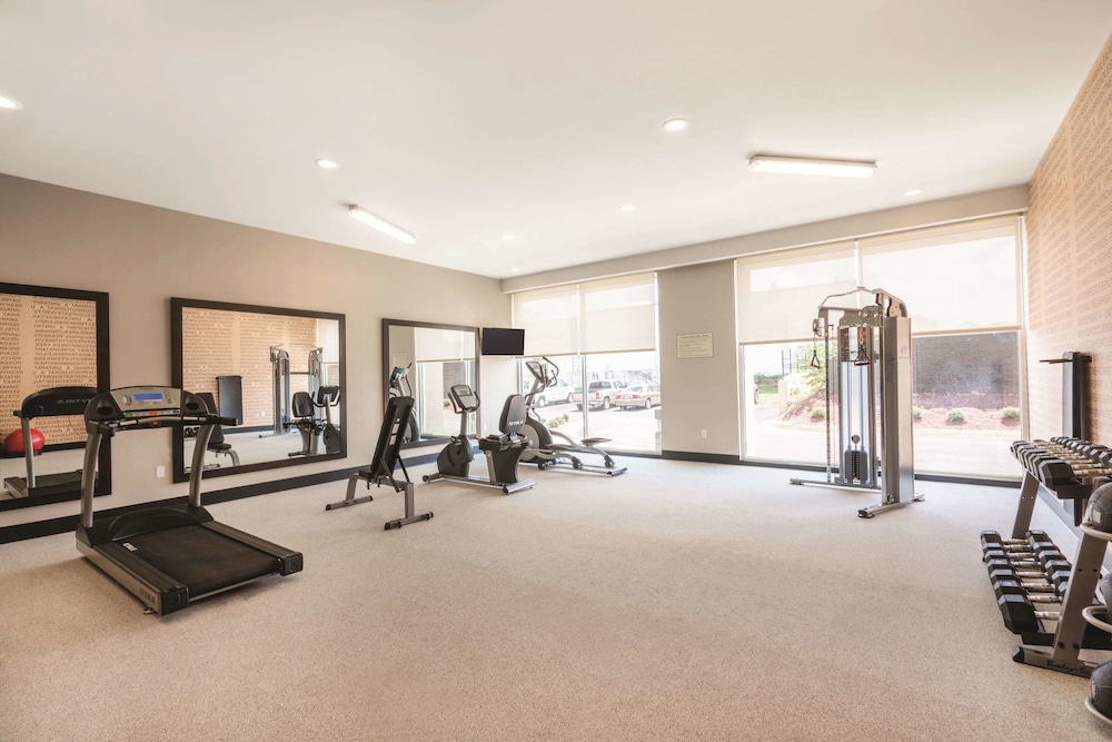 La Quinta Inn & Suites by Wyndham Memphis Downtown 24/36
