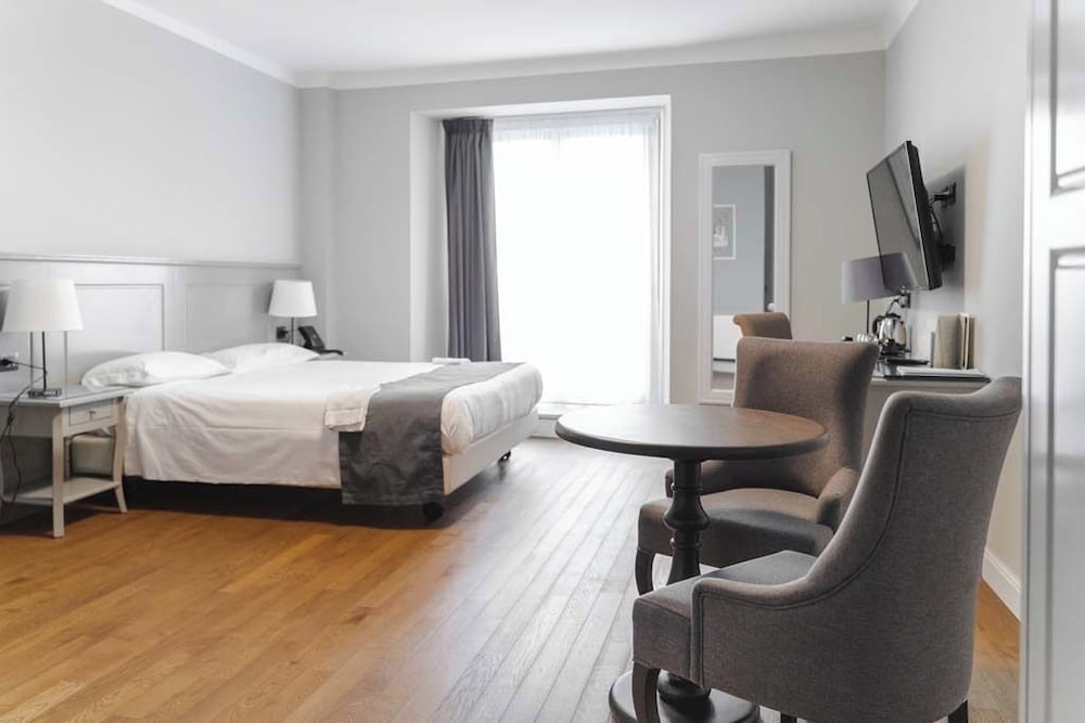 City, King Bed, Hotel De Ville 3/6
