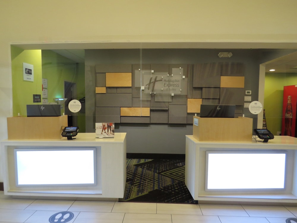 Holiday Inn Express Hotel & Suites Spring Hill 10/69