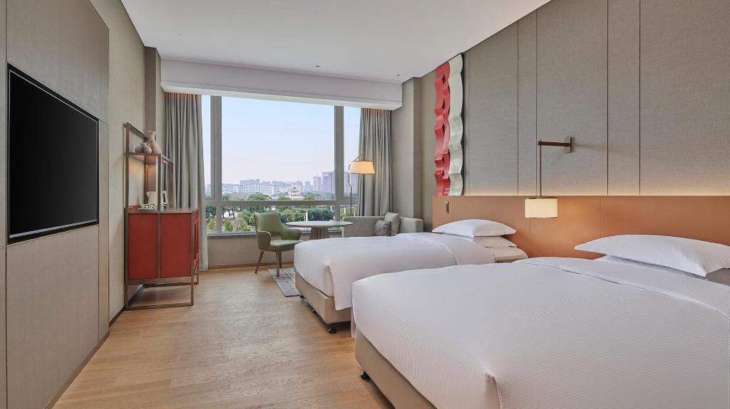 Deluxe, Twin Beds, Pool View, Balcony
