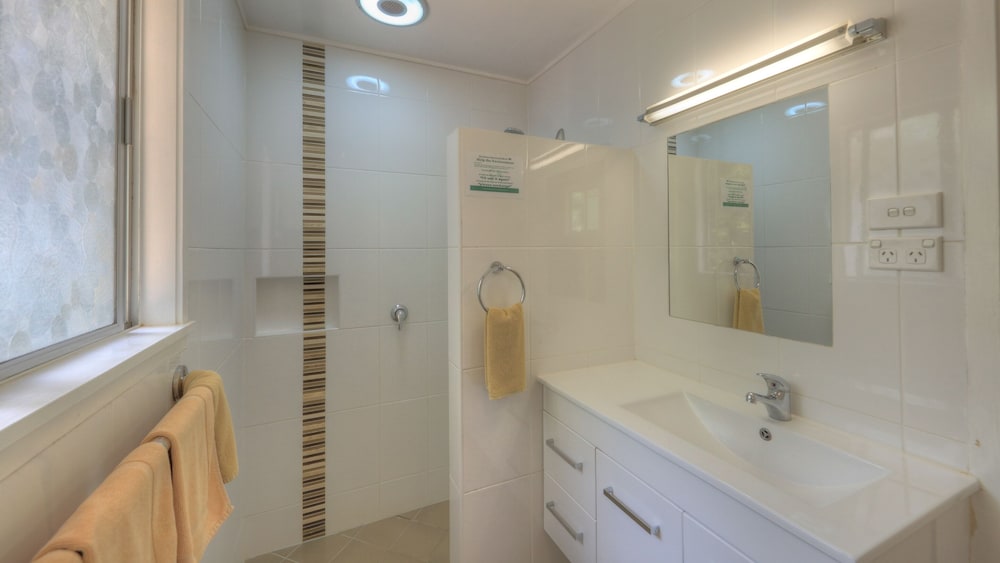 ATHERTON HINTERLAND MOTEL 9/40