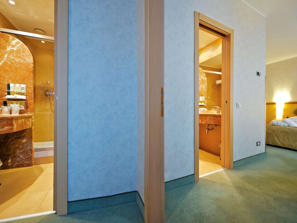 Mercure Roma West 4/73