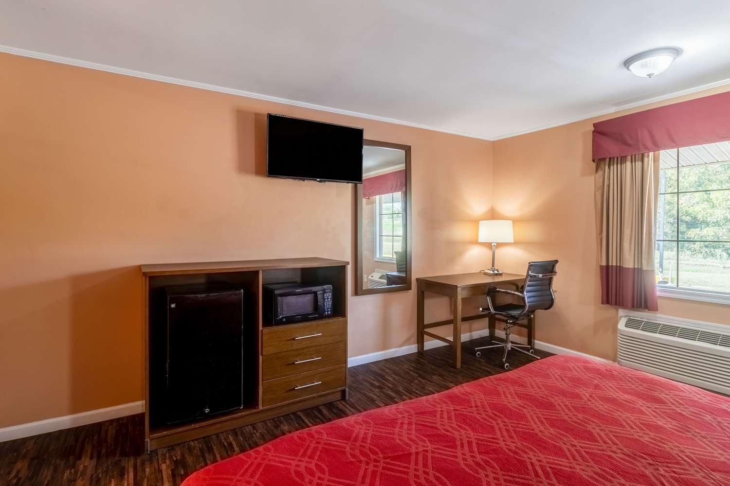 Econo Lodge Cornersville I-65 18/46