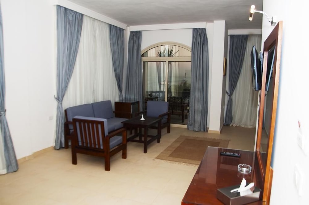 Elaria Hotel 20/68