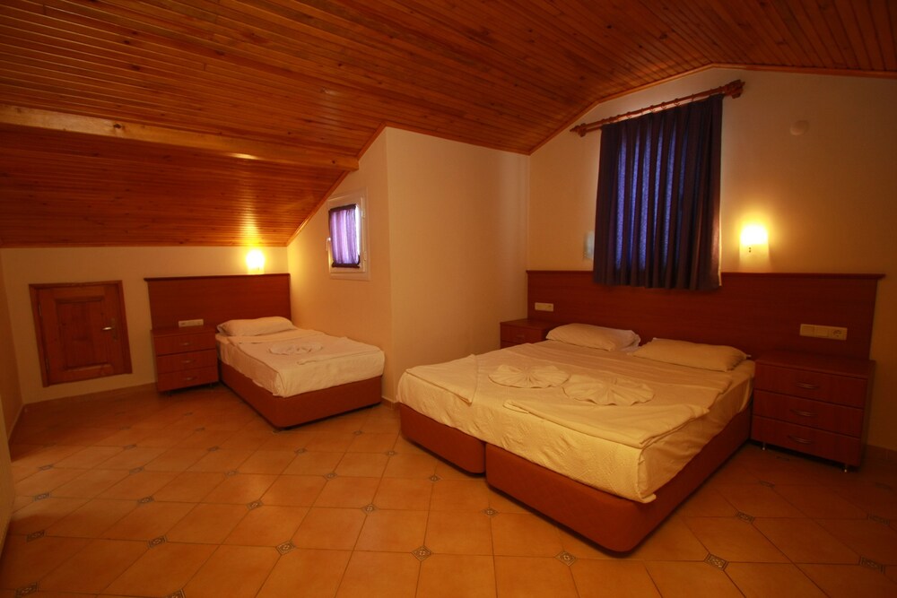 Sea Breeze Hotel And Apartments 10/50