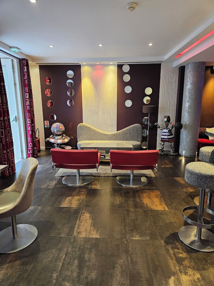 Atn Hotel 8/60