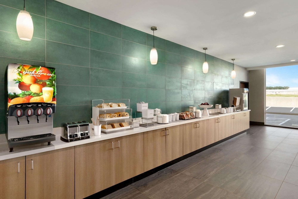 La Quinta Inn Suites By Wyndham San Antonio Seaworld Lafb 4/39