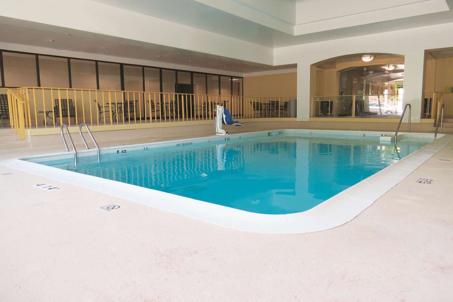 La Quinta Inn & Suites by Wyndham Stamford / New York City 41/59