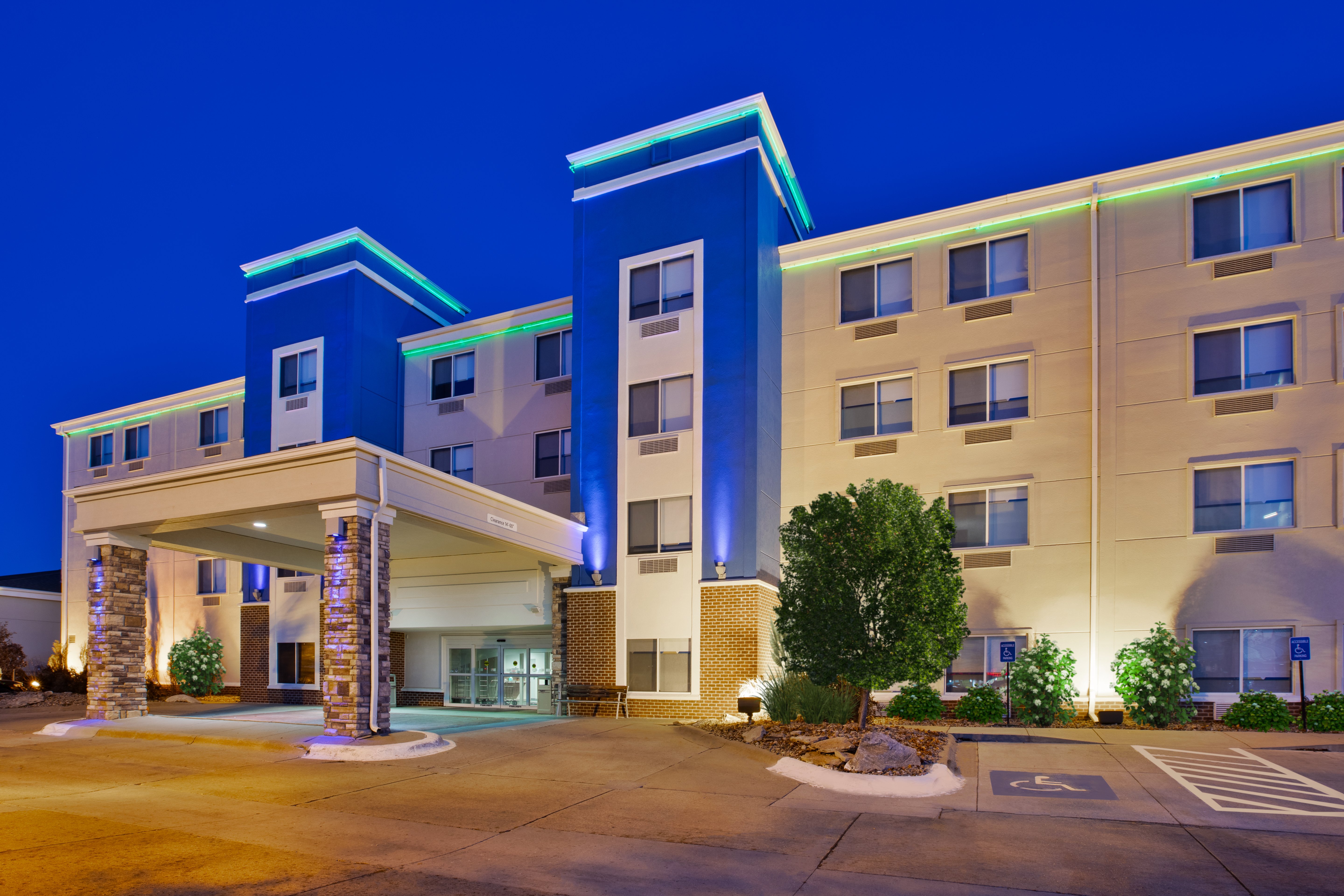 Holiday Inn Express Fremont 1/42