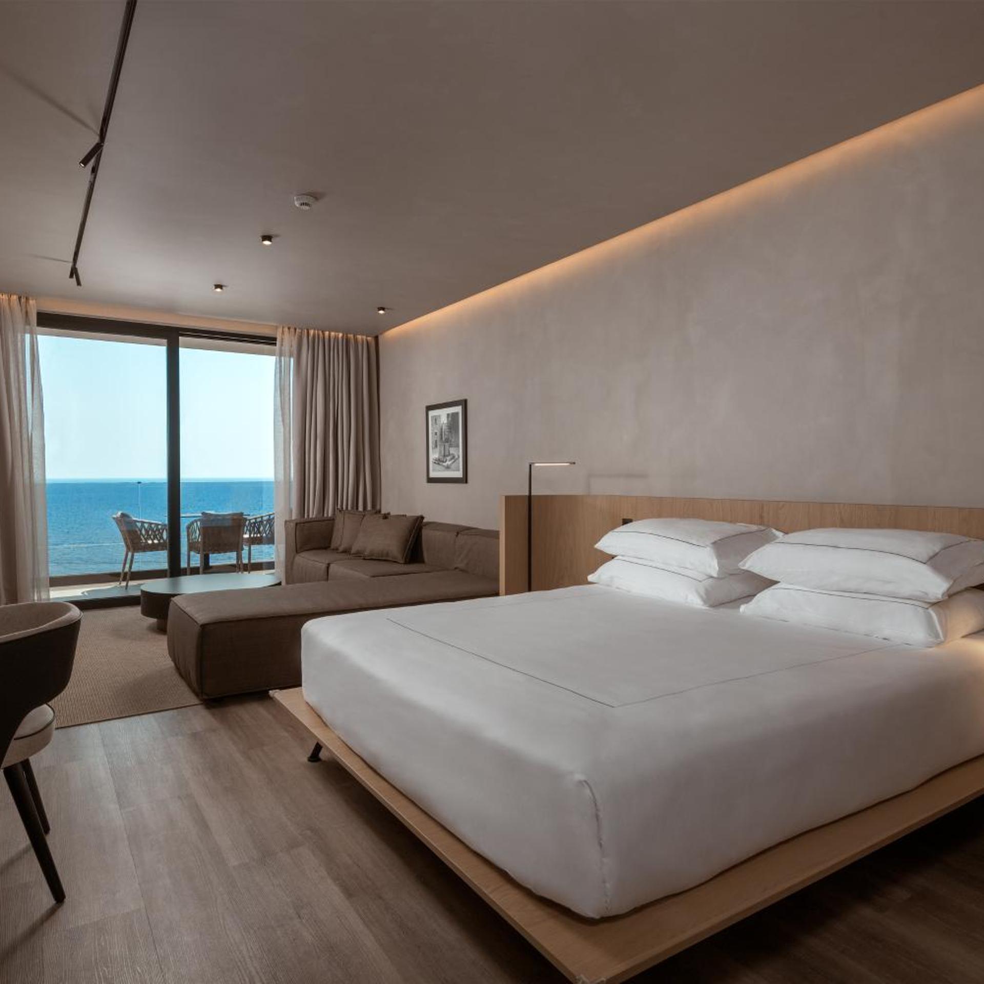 OPEN PLAN, SUITE, SEA VIEW