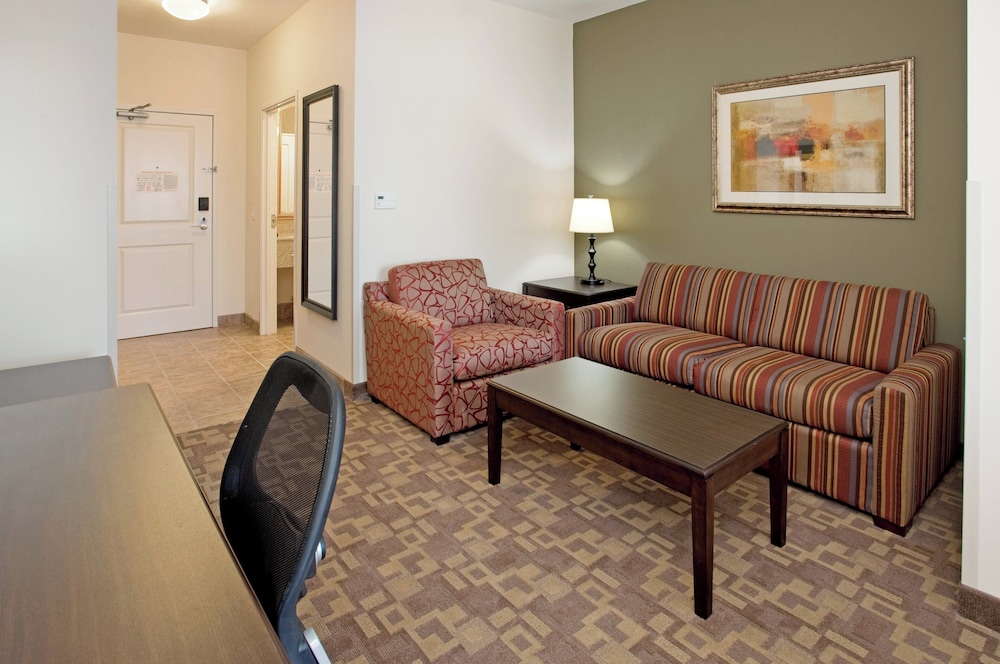 Holiday Inn Express Hotel And Suites Topeka North 32/53