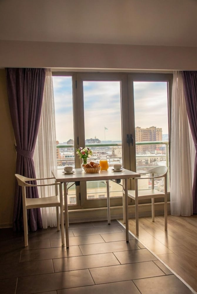 Hotel Diplomat Suites 27/44