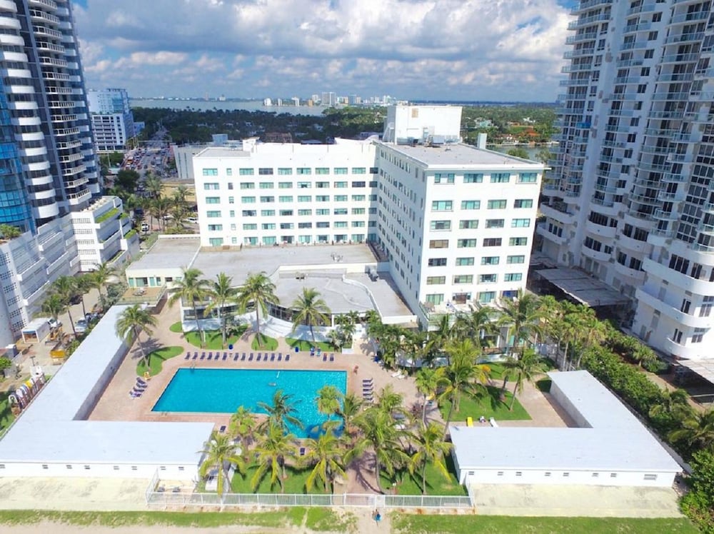 Ocean Front Casablanca Studios with FULL KITCHENS & Beach access By BL Rentals 2/50