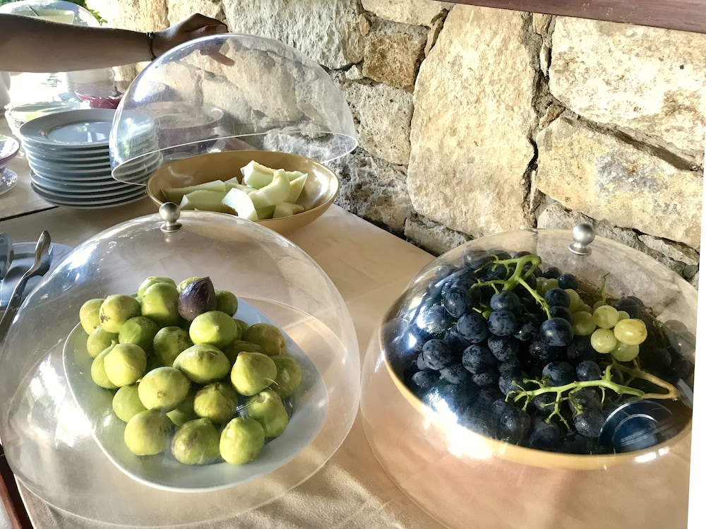 Ada Bacchus Hotel photo2