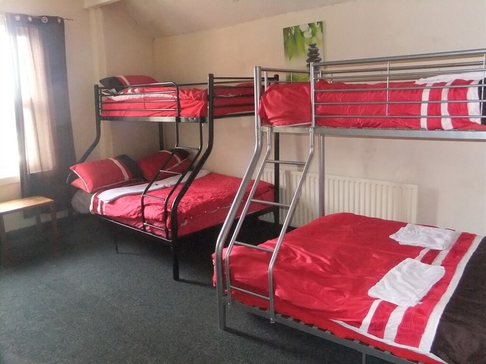 Basic, Suite, 2 Double and Twin Beds, Shared Bathroom