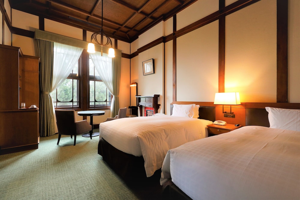 SUPERIOR, TWIN BEDS, MAIN BUILDING