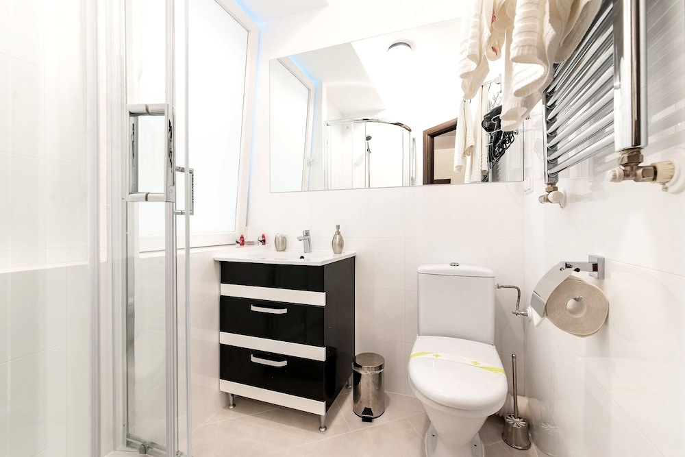 Bucur Accommodation 45/46