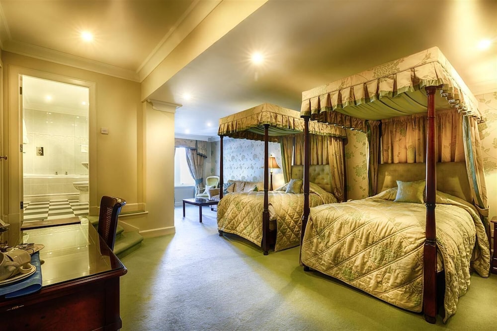 The Mansion House Hotel 31/50