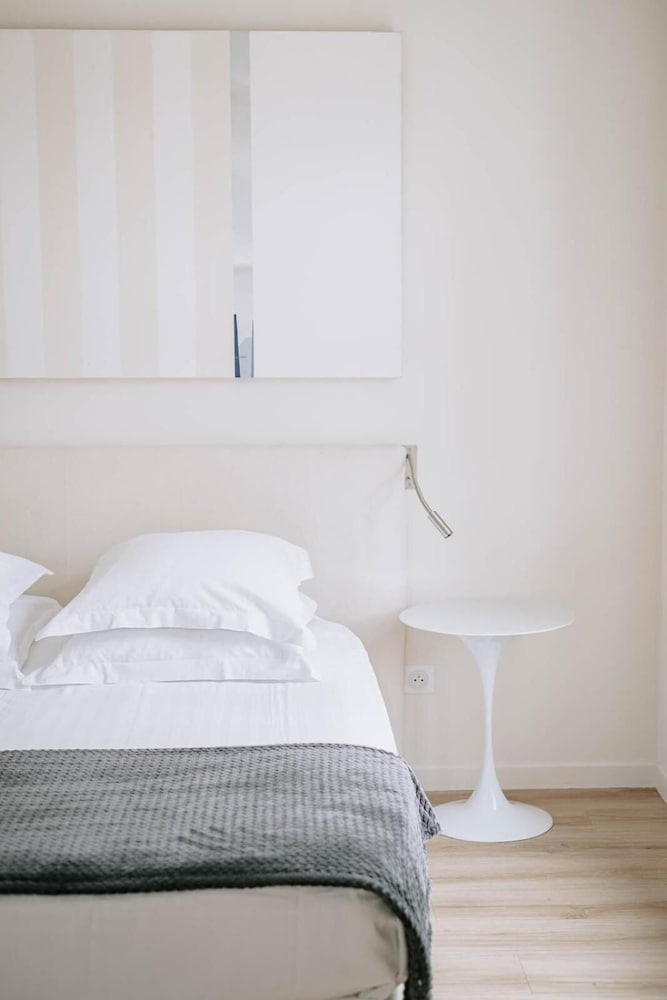 La Suite 35 8/28