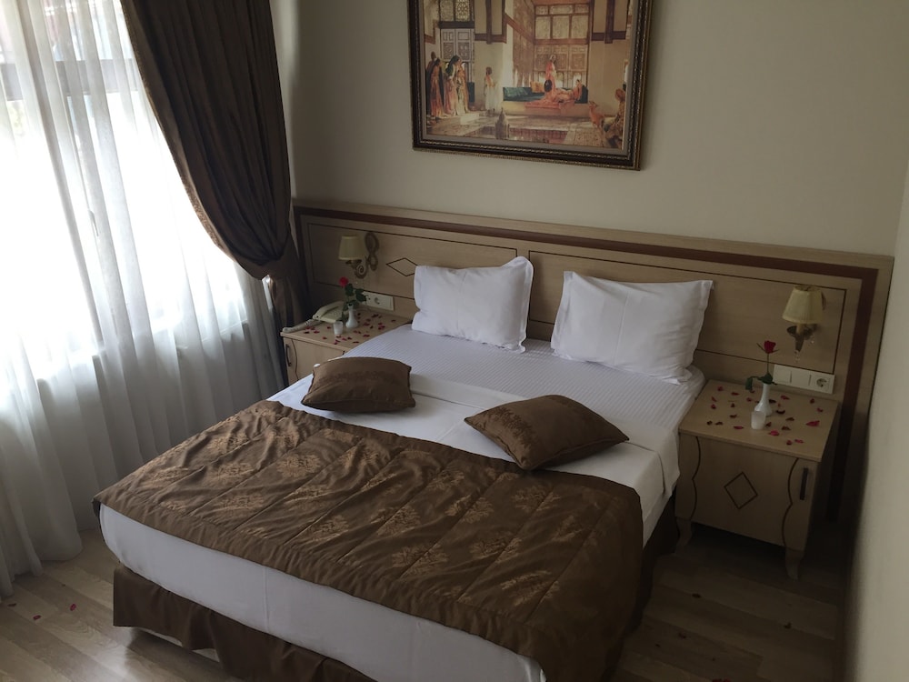 Sultan Palace Hotel 12/62