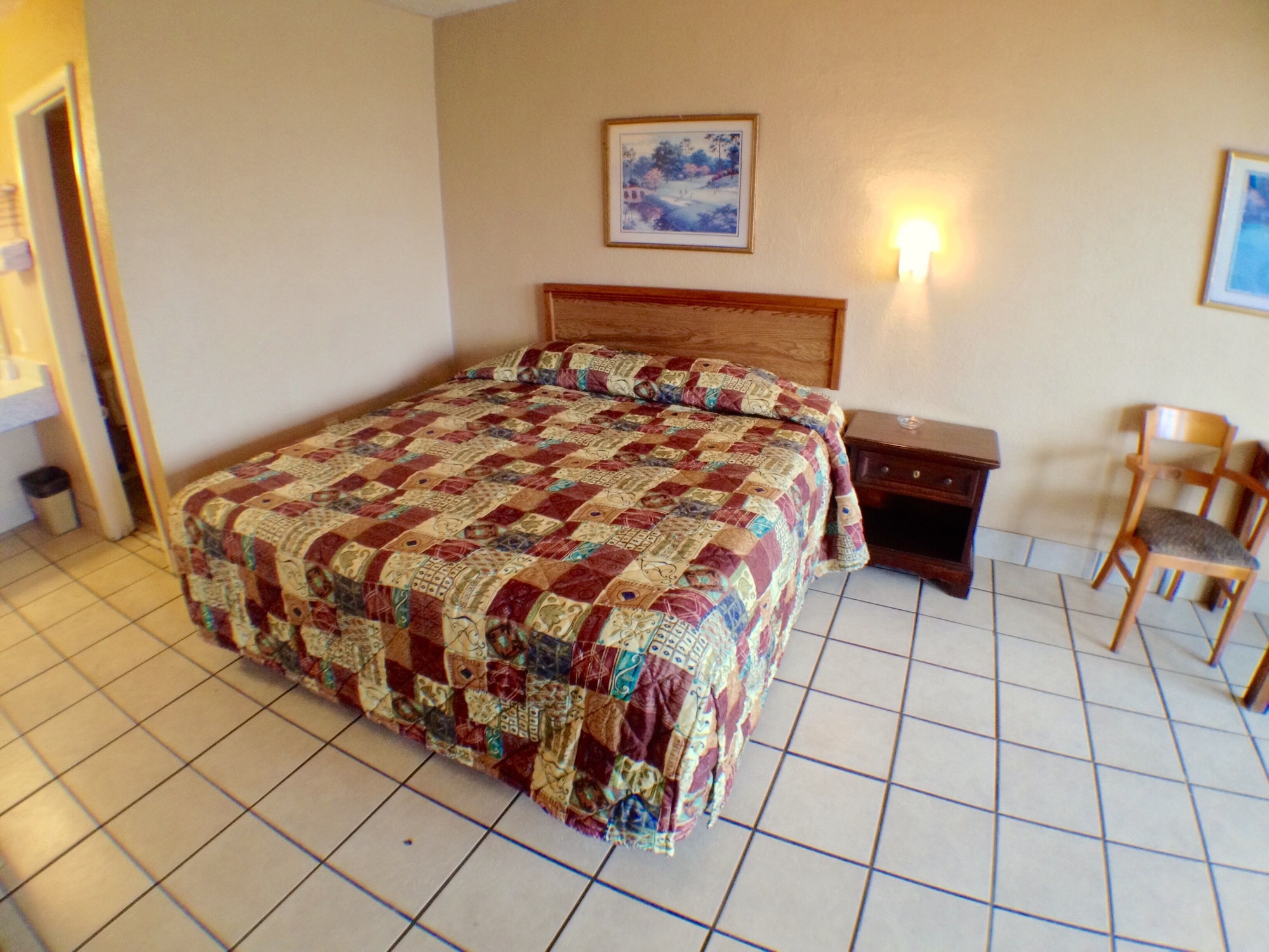 ECONOMY, KING BED