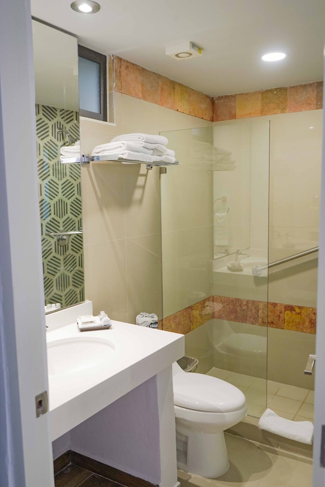 جناح جونيور بإطلالة على الحديقة بمطبخ صغير، Luna Palace Hotel and Suites 6/6