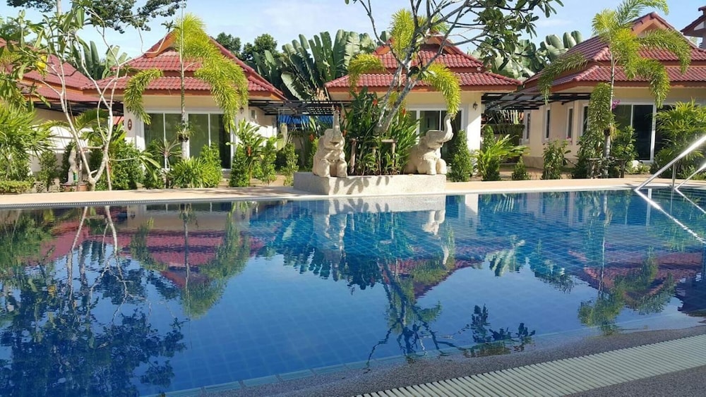 Baan Sooksiri Bangsaray 56/58