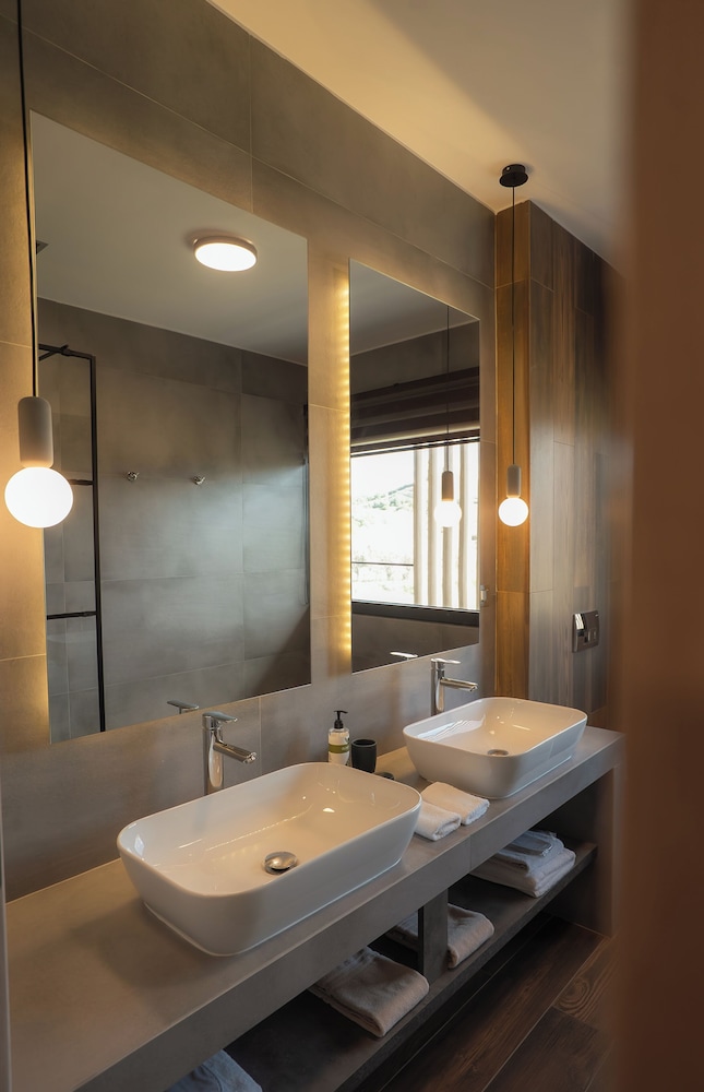 Mirabilis Boutique Hotel 58/60
