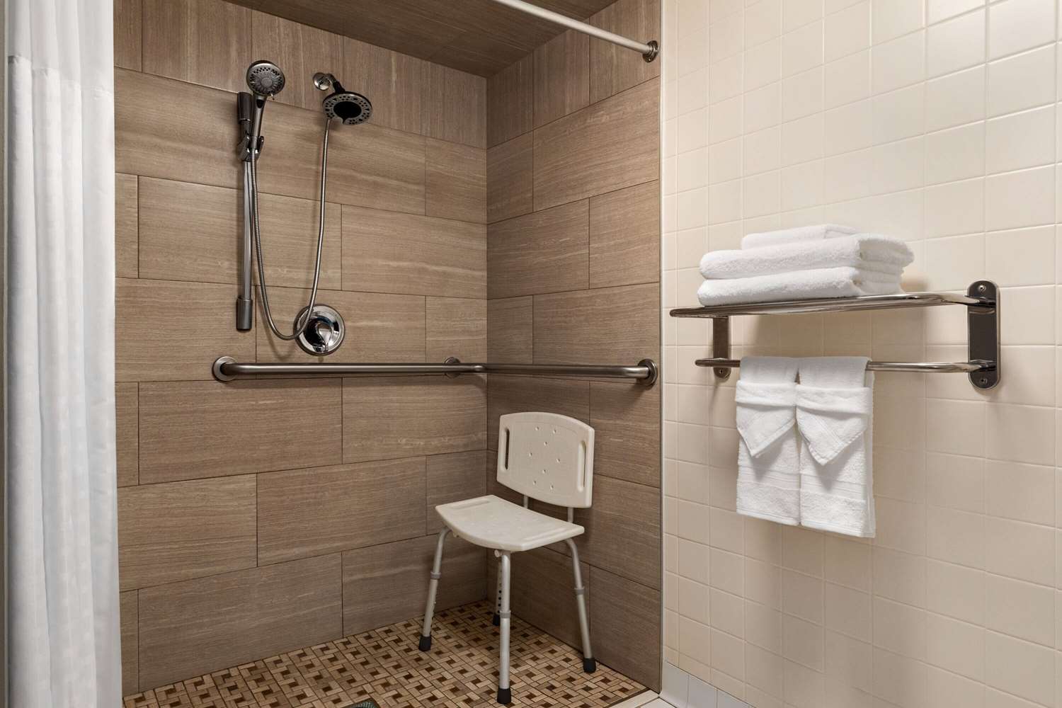 Days Hotel By Wyndham Allentown Airport / Lehigh Valley 47/47