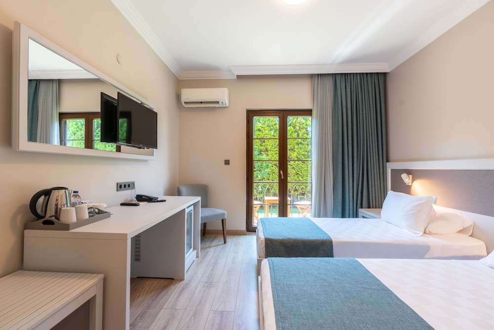 Elia Hotel 15/50