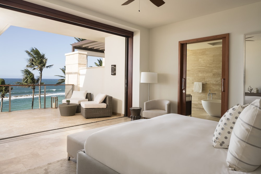 4 Bedrooms, Penthouse, 4 Double Beds, Ocean Front, Den